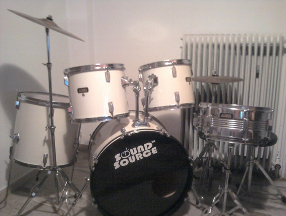 PoulaTo: Πλήρες drums kit